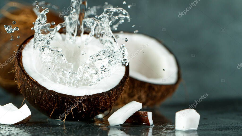 Freeze Motion of Water Splashing on Coconut