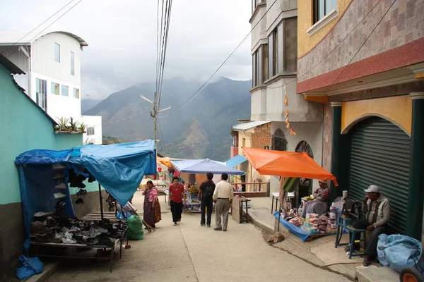 ボリビアのユンガス Coroico 町のストリート マーケット — ストック写真