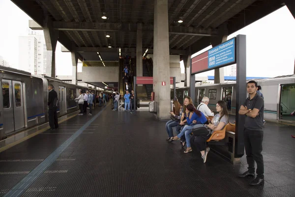 Stația de metrou Tatuape a liniei roșii din Sao Paulo — Fotografie, imagine de stoc