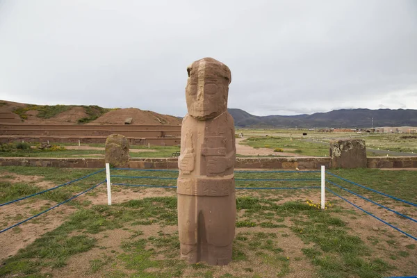 Ancienne Pierre Fraile Monolith à Tiwanaku — Photo