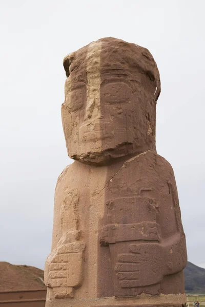 Mystérieux monolithe de pierre ancienne à Tiwanaku — Photo