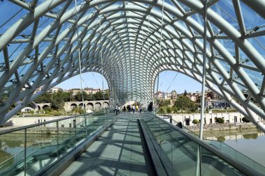 Barış Köprüsü Tiflis Kura Nehri