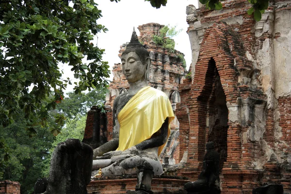 Chaiwattanaram temple in Ayutthaya and Buddha — Stock Photo, Image