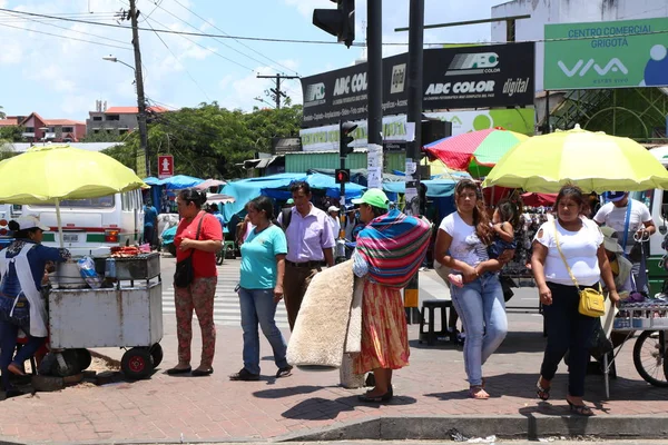 Mat näringsidkaren i en gata av Santa Cruz i Bolivia — Stockfoto