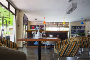 İç hizmet tablolar ile modern Restoran