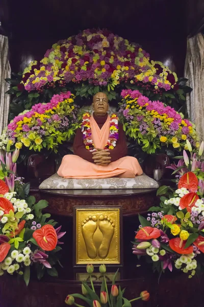 Figura Guru Svami Prabhupada en el Templo Hare Krishna — Foto de Stock