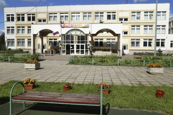 Bâtiment d'école secondaire générique — Photo