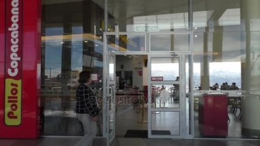 Pollos Copacabana fast food Restoran girişinde, La Paz