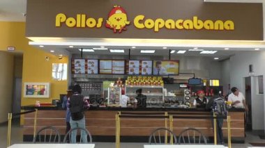 İnsanlar Pollos Copacabana gıda fast food restoran La Paz içinde satın.