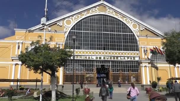 Το τερματικό του στον κεντρικό σταθμό λεωφορείων της πόλης La Paz — Αρχείο Βίντεο