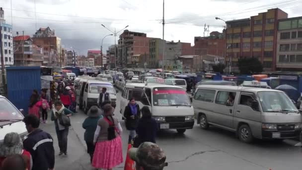 Bolivya Paz Alto Şubat 2017 Taşıma Trafik Sıkışıklığı Kişilik Kalabalık — Stok video