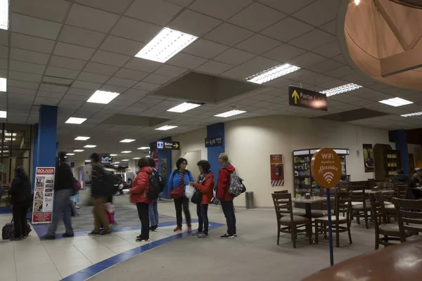 Bolivia Paz Alto Febrero 2017 Personas Sala Espera Terminal Del —  Fotos de Stock