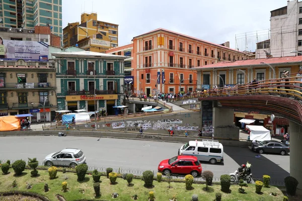 Bolivia Paz Februaru 2017 Pessoas Ponte Uma Rua Central Centro — Fotografia de Stock