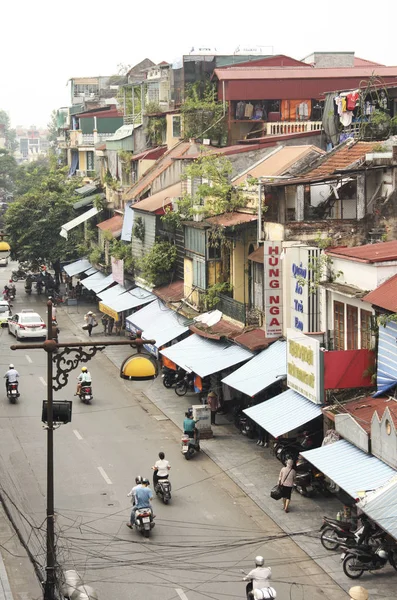 Vietnam Hanoi Augustus 2014 Ochtend Uitzicht Mistige Straat Met Motorfietsen — Stockfoto