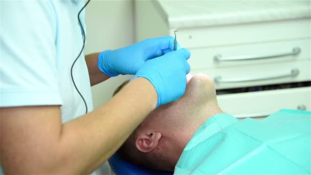 Procedimento de Implantação Dental. Conceito de Medicina Odontológica em Saúde . — Vídeo de Stock