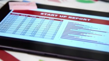 Office Masaüstü Digitaal Tablet ekranında raporu ve iş istatistikleri başlaması ile birlikte