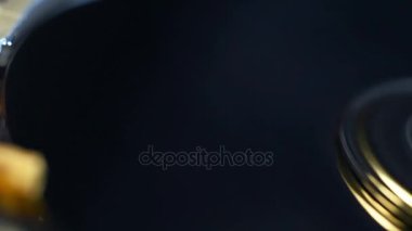 Bilgisayar sabit sürücü diskini açın. Aşırı yakın