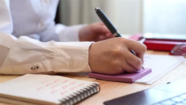 Accountant Woman Doing Finances in Office (en inglés). Concepto económico empresarial — Vídeos de Stock