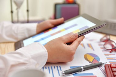 mali çizelgeleri ile tablet