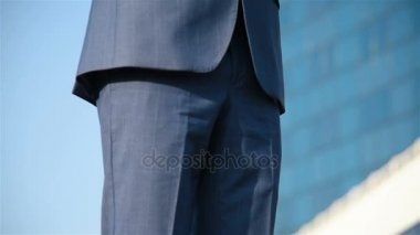 işadamı ile telefonda konuşurken tablet