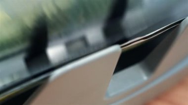 Para sayma kağıt para 100 ABD Doları sayıyor