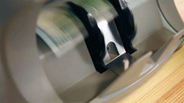 Bize güveniyor Doları nakit makine sayma. Yakın çekim