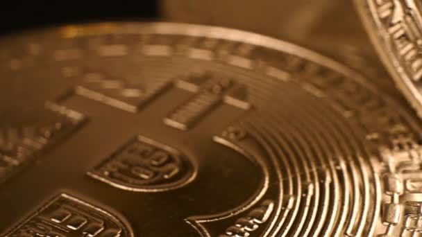 Veel Zilveren Gouden Virtuele Munten Bitcoins Extreme Close — Stockvideo