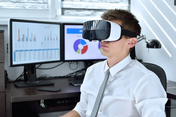 Businessman Wearing Virtual Reality Glasses Working Office Interactive Business Technology — Stock Photo, Image