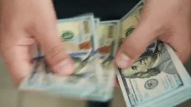 Usd Dolarlık Banknotlar Elde. Ticaret ve Ödeme Konsepti. Kapat..