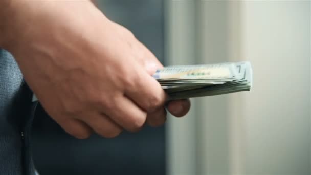 Uomo Affari Che Conta Banconote 100 Dollari Concetto Successo Ricchezza — Video Stock