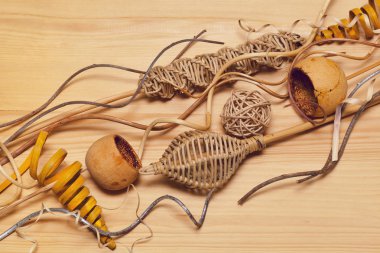 ahşap iç dekorasyon için yapılan dekoratif objeler