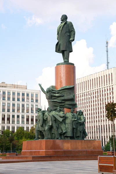 Москва, Россия - 22 августа 2016 года: Памятник Ленину на Октябрьской площади в Москве — стоковое фото