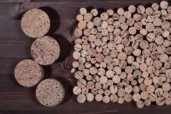 Cork on a wooden background. Large and small corks for bottles and cans — Stock Photo, Image
