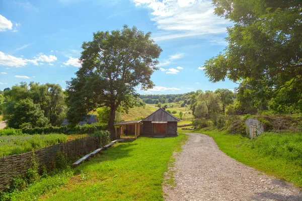 Paisagem rural do campo. Yasnaya Polyana - um lugar de residência do escritor russo Leo Tolstoy — Fotografia de Stock