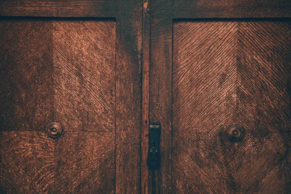 Oude vintage dressoir deur. Close-up van de textuur van natuurlijke houten meubilair — Stockfoto