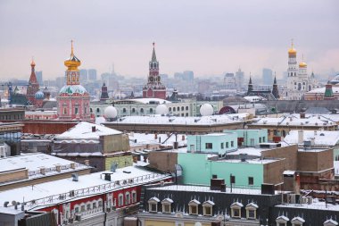 Görüntüleme platformu Merkezi Çocuk deposunun görünümünden Moskova. Moskova'nın tarihi merkezinde, Kremlin görünümünü