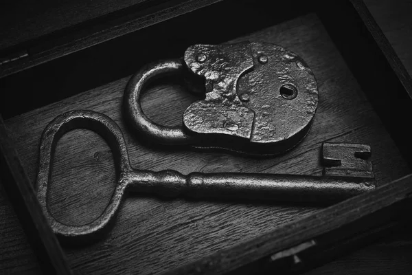 Vintage objects - a key and a lock. Real Antiques — Stock Photo, Image