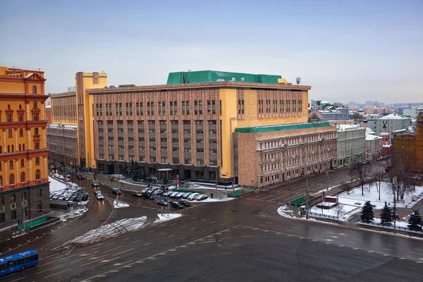 MOSCÚ, RUSIA - 04 ENE 2017: Vista de la Plaza Lubyanka en el centro de Moscú — Foto de Stock