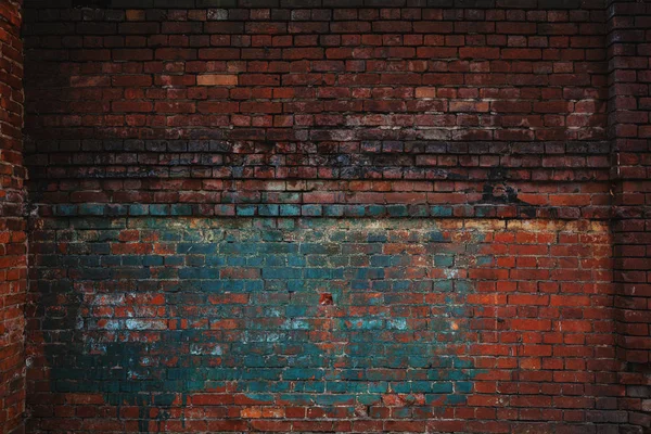 Parede de tijolo abandonada escura. Textura de fundo de um tijolo. O espaço vazio no estilo grunge . — Fotografia de Stock