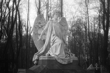 Moskova, Rusya - 8 Mar 2017: Alman cemetery(Vvedenskoye cemetery) Lefortovo Moskova bölgesinde tarihi bir mezarlıktır. Bir melek şeklinde mezar heykel