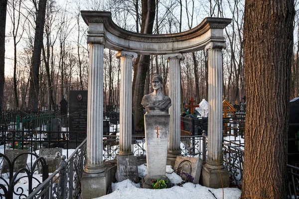 Moszkva, Oroszország - 2017. március 8.: A német cemetery(Vvedenskoye cemetery) a Moszkva Lefortovo kerület történelmi temető. A temető 1771-ben alakult — Stock Fotó