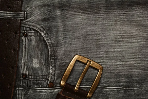 Calça jeans preta, textura de ganga, cinto com fivela, fundo — Fotografia de Stock