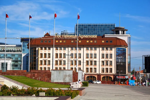 Tula, Rusia - 6 de agosto de 2016: El hotel Armenia en el centro de Tula —  Fotos de Stock