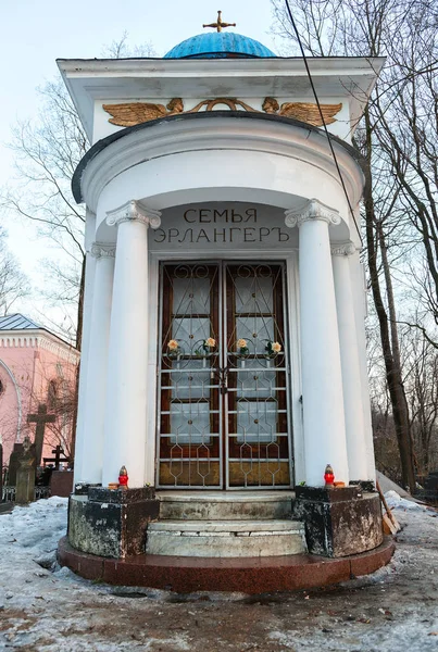 MOSCOW, RÚSSIA - MAR 8, 2017: O mausoléu da família de Erlanger - o túmulo da família de criadores de farinha Erlanger no cemitério Vvedenskoye em Moscou — Fotografia de Stock