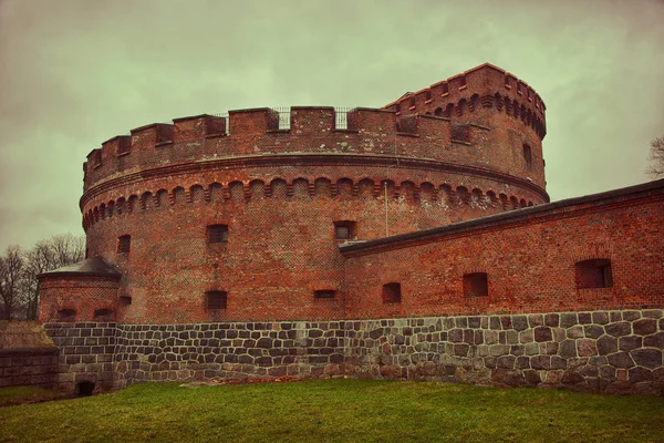Torre de Der Dona. Parte de las fortificaciones defensivas alemanas en el Konigsberg (1843-1859). Hoy en día el territorio de la Federación Rusa, ciudad de Kaliningrado —  Fotos de Stock