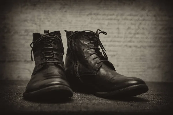 Bir arka plan üzerinde şık deri ayakkabı — Stok fotoğraf