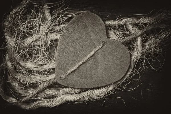 The expression of love feelings. Wooden heart decorative background. Valentine's Day — Stock Photo, Image