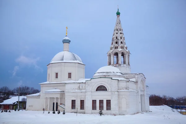 Serpukhov, moskauer region, russland - 7. januar 2017: die kathedrale der heiligen dreifaltigkeit — Stockfoto