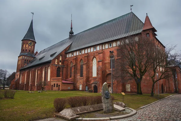 Katedral Koenigsberg di pulau Kneiphof (sekarang Rusia, Kaliningrad), Monumen Julius Rupp — Stok Foto