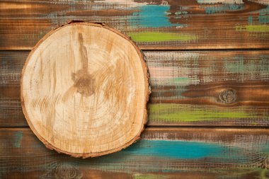 Güzel bir ahşap renkli arka plan ağaç kesiti. Arka plan, ahşap doku, yaratıcılık için boş alan